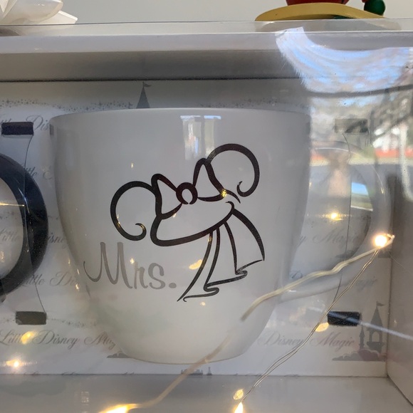 Disney Black and White Mr. and Mrs. Mugs NWT Large holds 16 oz each - Picture 6 of 16